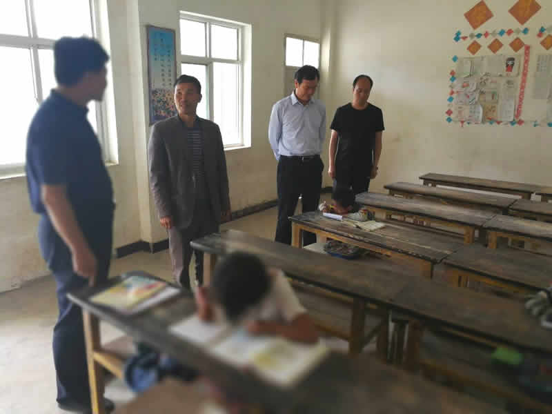 總經(jīng)理李錄順一行赴文縣橋頭鎮(zhèn)調研貧困區(qū)精準扶貧工作