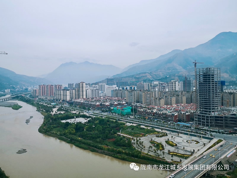 匠心傾注、喜封金頂——龍江?雙子座商住小區(qū)主體順利封頂