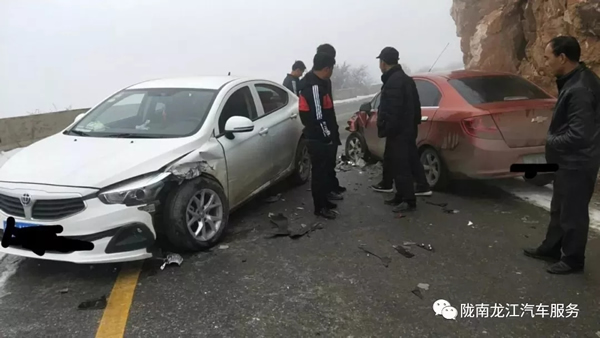 金錘鈑金，銀槍噴漆！龍江汽修值得信賴！