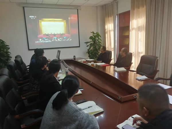 市龍江集團(tuán)組織黨員職工觀看《榜樣4》