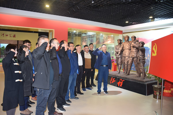 市龍江集團(tuán)開展“不忘初心、牢記使命”主題黨日活動(dòng)