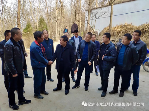 市龍江集團在文縣橋頭鎮(zhèn)安子坡村開展“解難題、辦實事、送溫暖”活動