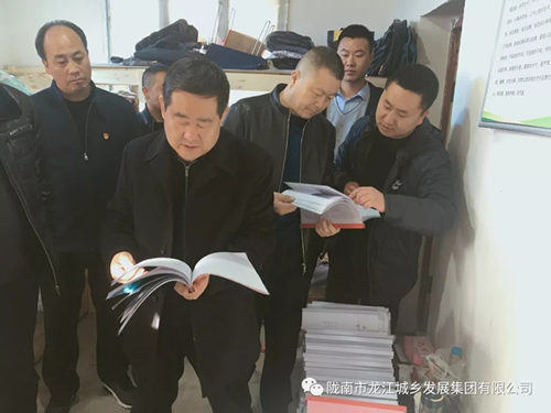 市龍江集團在文縣橋頭鎮(zhèn)安子坡村開展“解難題、辦實事、送溫暖”活動