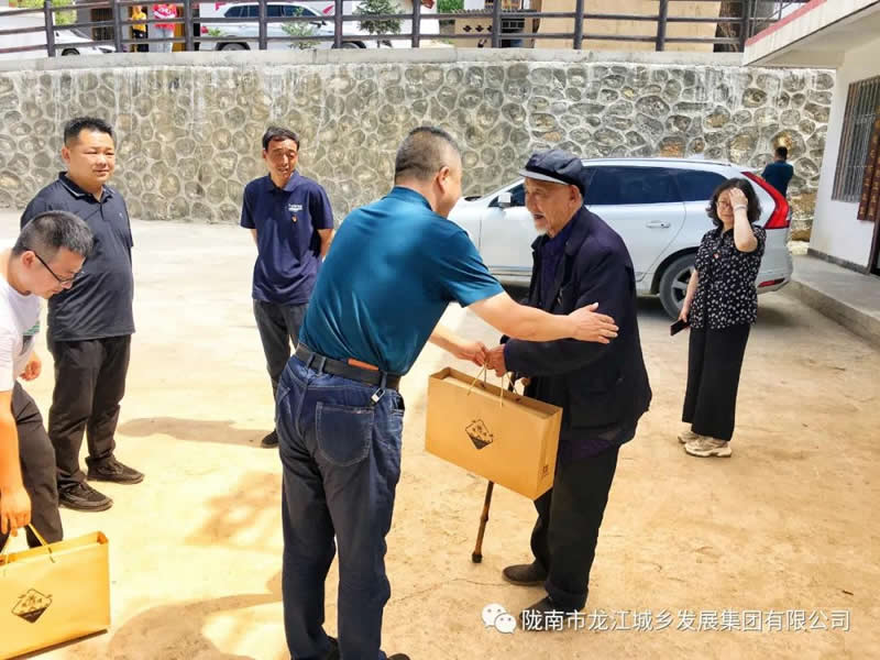 “感黨恩、憶黨史”，--市龍江城鄉(xiāng)發(fā)展集團(tuán)公司開展慶祝建黨99周年主題黨日活動